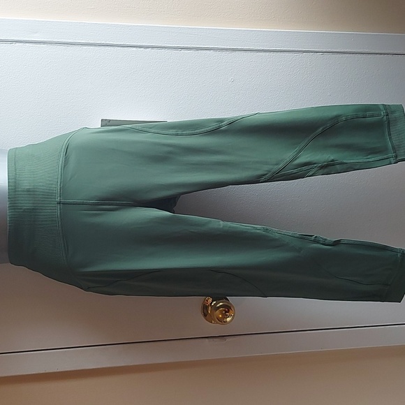 NWT Lululemon Train Free High Rise Crop 23" - Picture 6 of 8